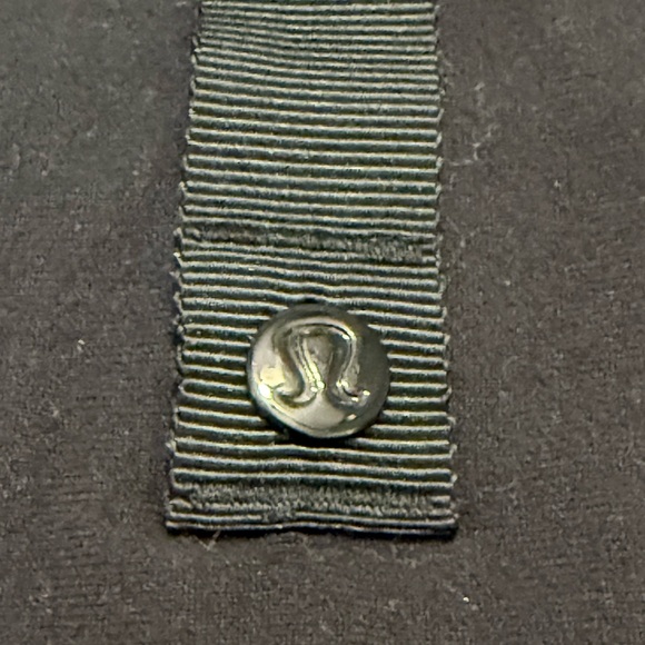 Lululemon Vinyasa Black Scarf with Snaps Button Accent - Picture 4 of 4